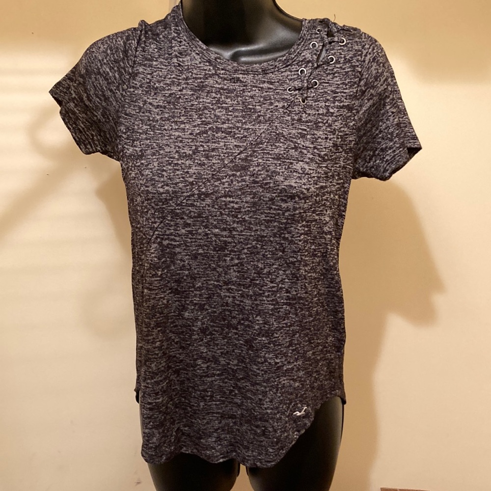 Hollister must have collection. Size xs! Perfect for back to school!!!
